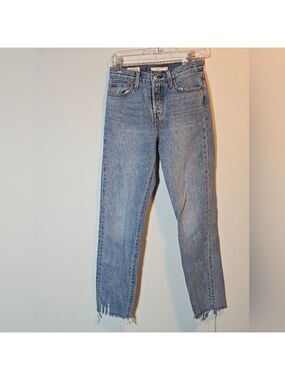 Levi's straight leg wedgie high waisted jeans color light wash size 25